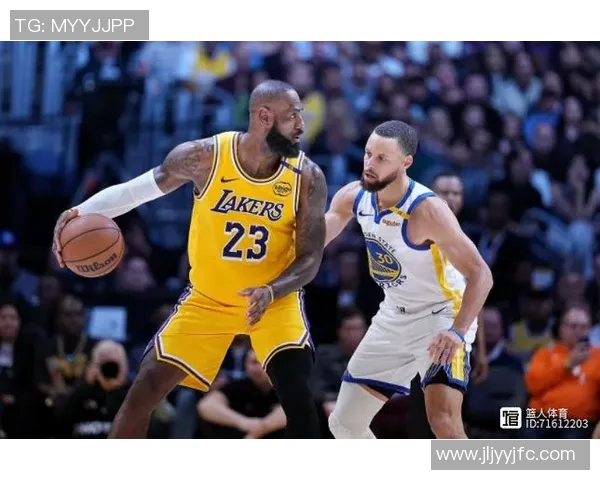 勇士与爵士激战正酣西部对决引发球迷热议与期待